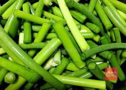 蒜苗咸肉的做法图解1