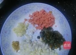 皮蛋瘦肉火腿鸡蛋粥的做法图解1