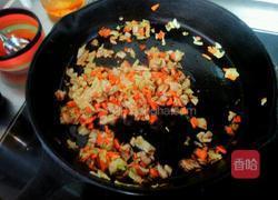 卷心菜炒饭的做法图解4