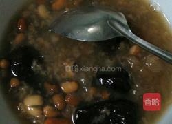 银耳莲子枸杞粥的做法图解4