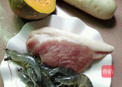 花样白萝卜酿虾球的做法图解1