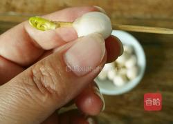 冰糖银耳莲子羮的做法图解3