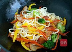彩椒培根炒乌冬面的做法图解6
