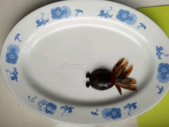 最后摆盘用香菜点缀