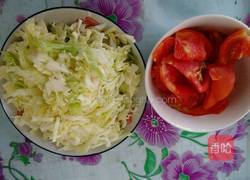 西红柿炒圆白菜的做法图解1