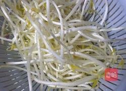 胡萝卜炒绿豆芽的做法图解2