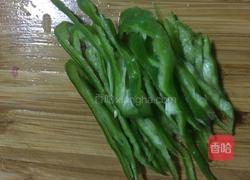 胡萝卜炒绿豆芽的做法图解3