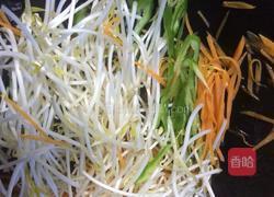 胡萝卜炒绿豆芽的做法图解6