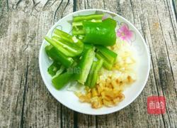 卷心菜炒圣女果的做法图解2