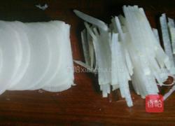 白萝卜丝炒肉丝的做法图解2