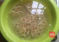 藕片炒瘦肉的做法图解3