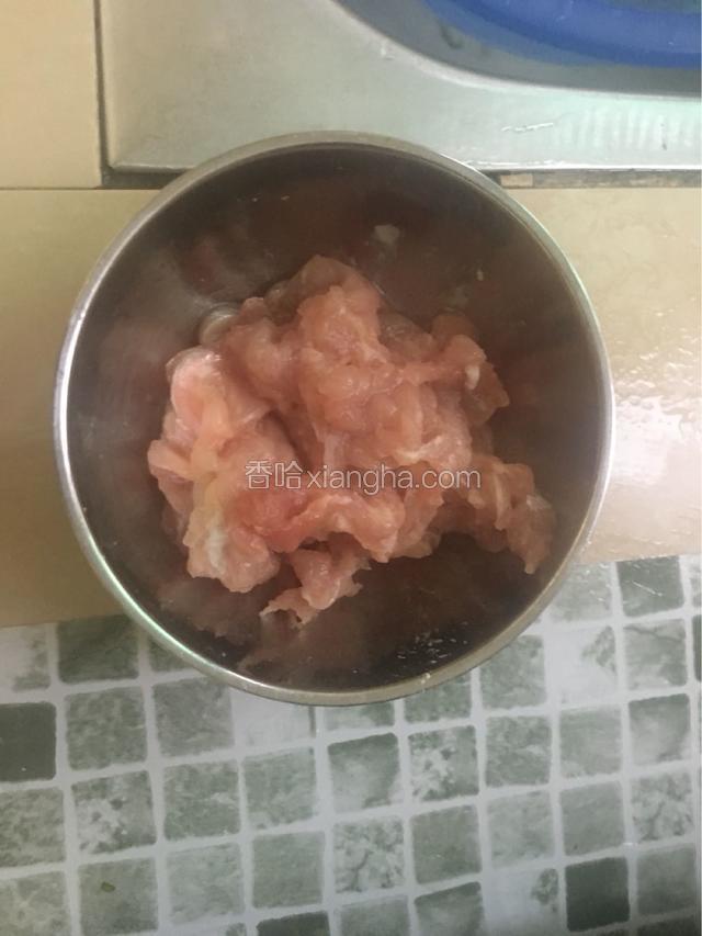 然后用生粉和盐抓腌一下