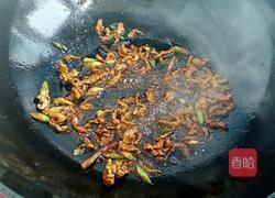 肉丝卷心菜炒面的做法图解4