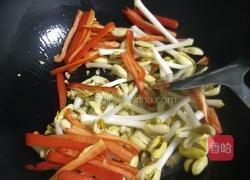 彩椒炒花生芽的做法图解4