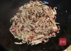 梅干菜炒卷心菜的做法图解6