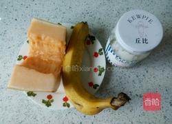 哈密瓜香蕉沙拉的做法图解1