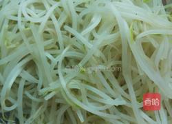 绿豆芽炒火腿肠的做法图解4