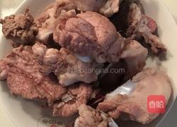 滋补大骨汤的做法图解2