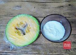 哈密瓜酸奶球的做法图解1