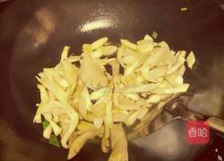 丝瓜炒平菇的做法图解3