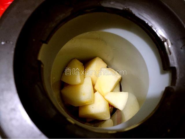 再放入苹果