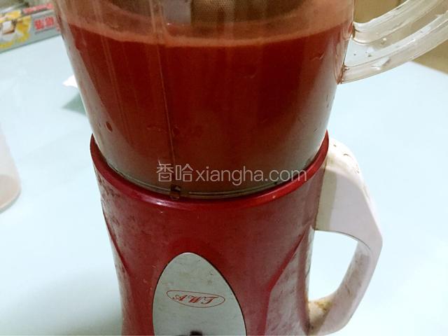 然后放入主机打成汁
