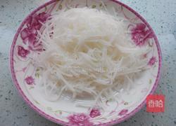 白萝卜玉米粒鸡蛋饼的做法图解2