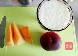 哈蜜瓜奶昔的做法图解1