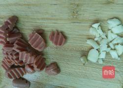 绿豆芽炒火腿肠的做法图解3