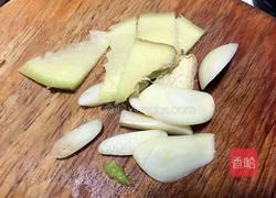 彩蔬炒虾仁的做法图解3