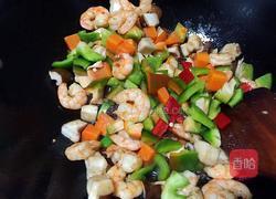 彩蔬炒虾仁的做法图解7