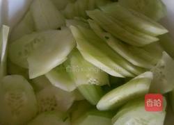 水滑肉黄瓜汤的做法图解3