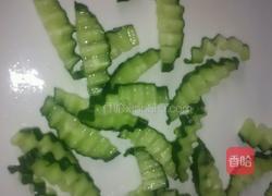 凉拌西瓜皮黄瓜的做法图解2