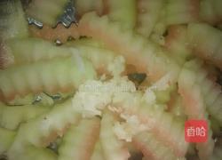 凉拌西瓜皮黄瓜的做法图解5