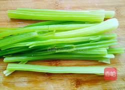 凉拌彩椒芹菜的做法图解4