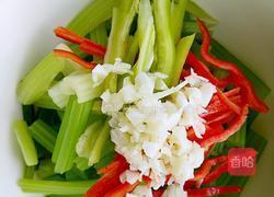 凉拌彩椒芹菜的做法图解6