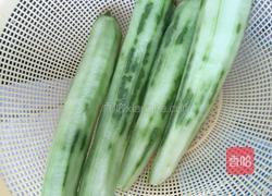 丝瓜瘦肉汤的做法图解1