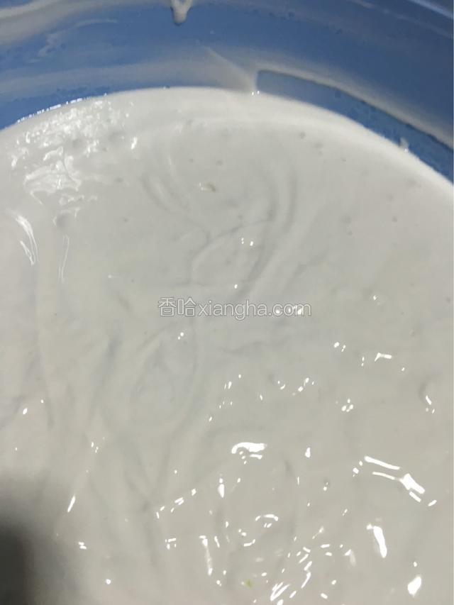 盖上盖子放在温度30-40摄氏度的地方发酵（夏天放厨房就行啦），10-12小时足矣。