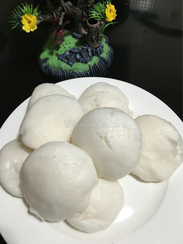 盖上盖子，大火蒸上，看着冒大气了，大概蒸12分钟即可。