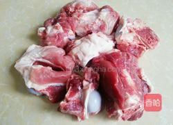 筒骨汤的做法图解1