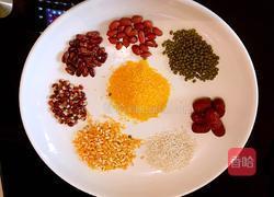 杂粮粥的做法图解1