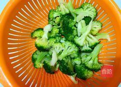 圣女果炒西兰花的做法图解4