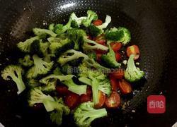 圣女果炒西兰花的做法图解7