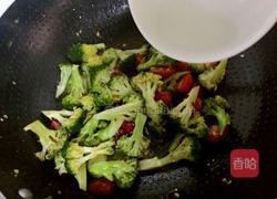 圣女果炒西兰花的做法图解9