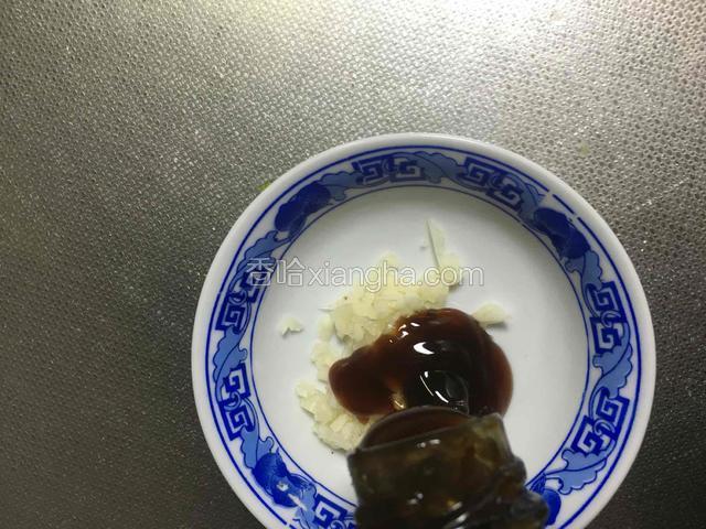 加入适量蚝油；