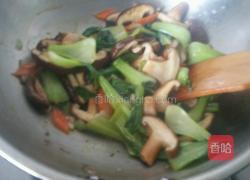 香菇炒油菜的做法图解5