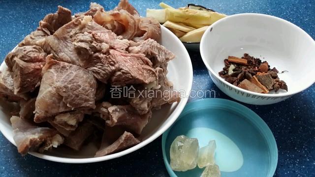 牛腩切中塊~薑切片