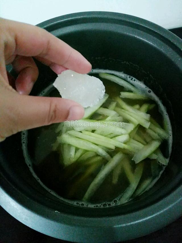 接着加入老冰糖
