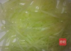 凉拌西瓜皮黄瓜的做法图解1