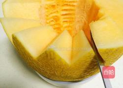 哈密瓜果盘的做法图解4